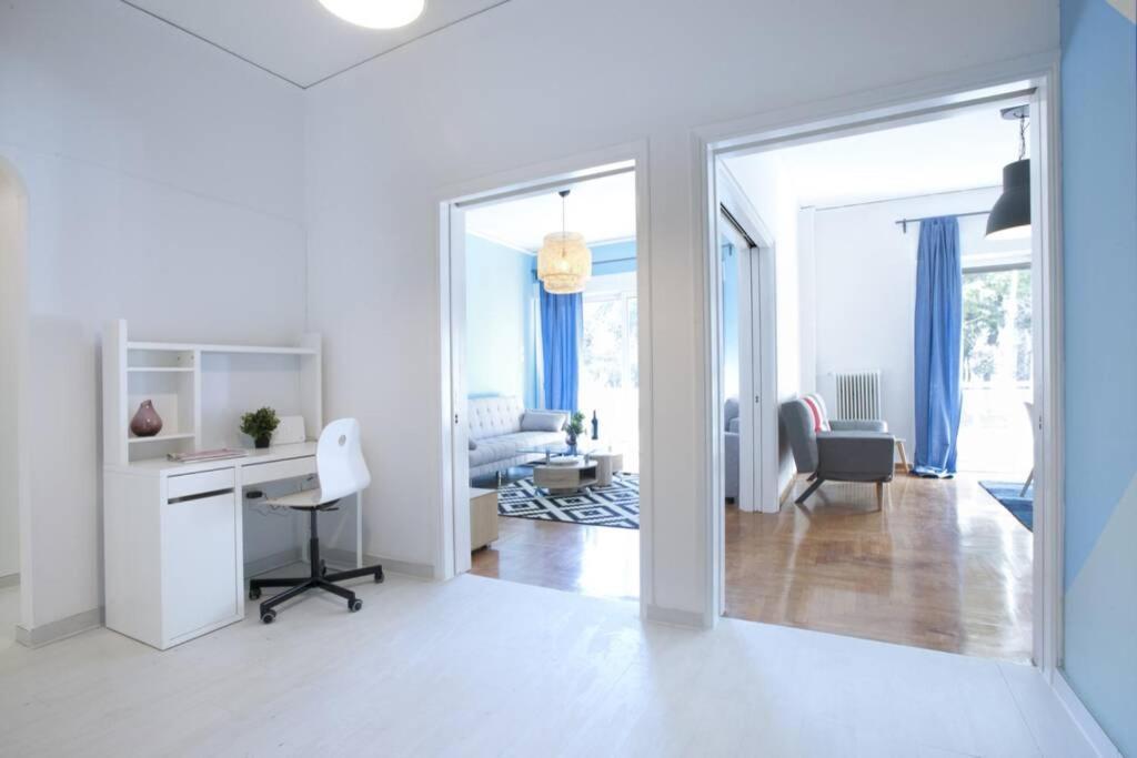 Palaio Faliro, A Bright And Spacious Apartment Atene Esterno foto
