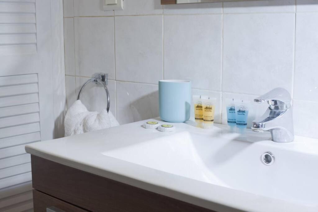 Palaio Faliro, A Bright And Spacious Apartment Atene Esterno foto